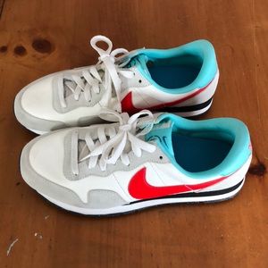 Awesome retro Nike n7 air - size 9. Hardly worn!